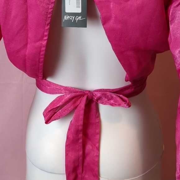 Nasty Gal Soft Satin Power Shoulder Pads Open Back Blouse in Hot Pink size 4 - Picture 4 of 8